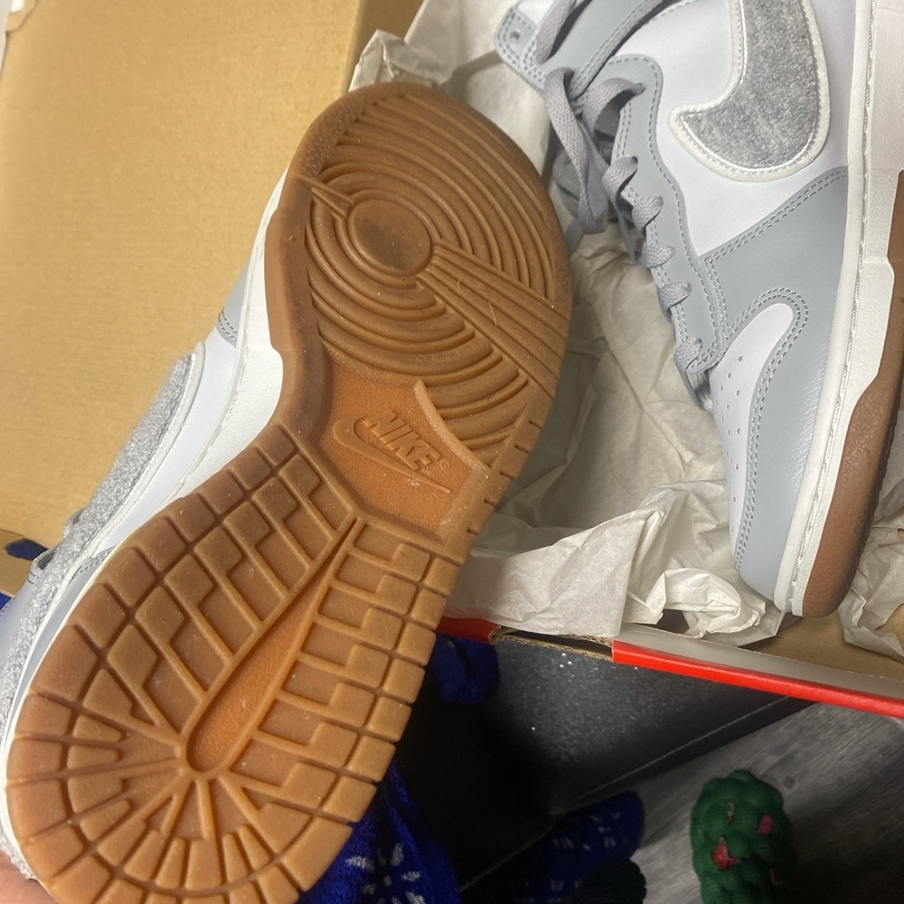 Nike Dunk Hi Retro University Sneakers - Picture 5 of 6